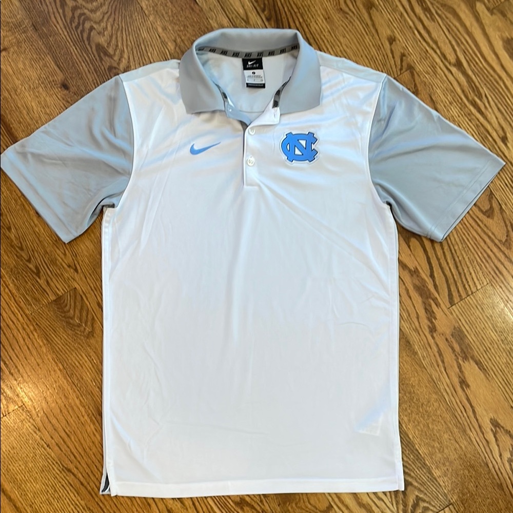 North Carolina Tar Heels Nike Polo Shirt. Size Small. Excellent Used Condition.